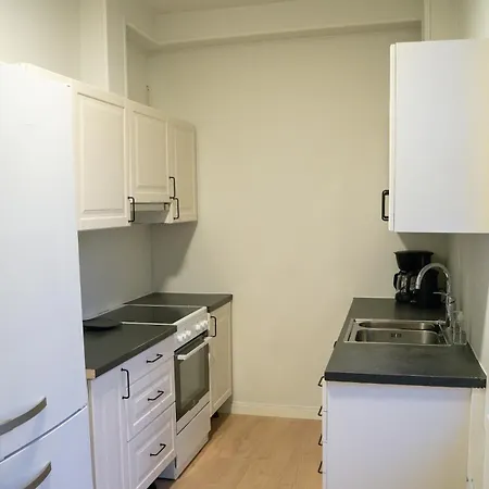 Large With 4 Spacious Bedrooms *