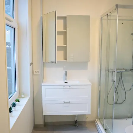 شقة Large With 4 Spacious Bedrooms شين