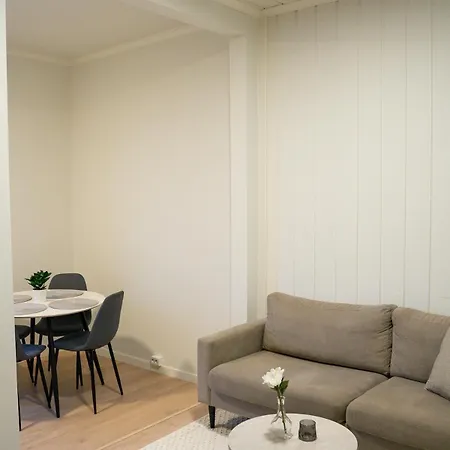 Large With 4 Spacious Bedrooms * شين