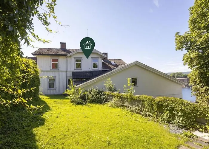 Large With 4 Spacious Bedrooms * 斯基恩