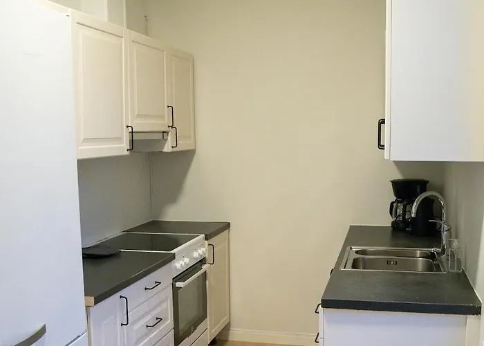 Large With 4 Spacious Bedrooms *